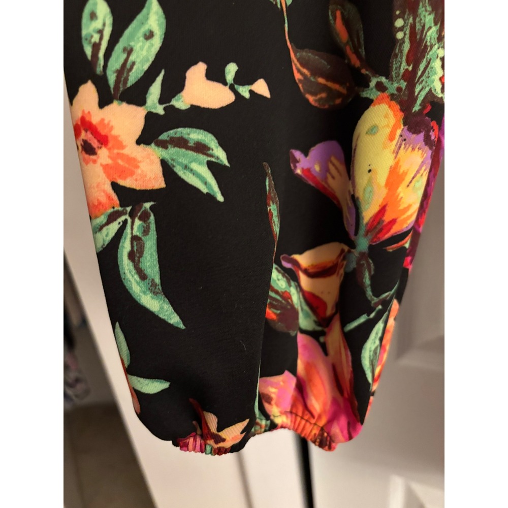 Siena Floral Wrap Dress – Size 10 – Elegant & Sexy with Self-Tie Belt - Picture 6 of 10